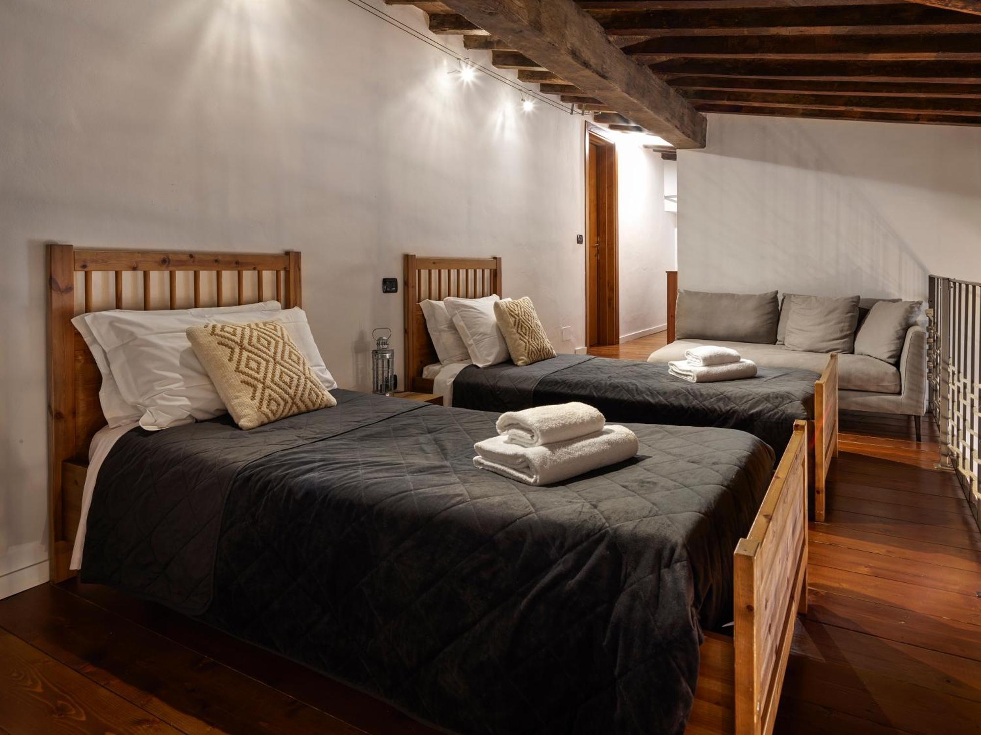 One Of A Kind Near The Duomo W/balcony Palace Apartment *