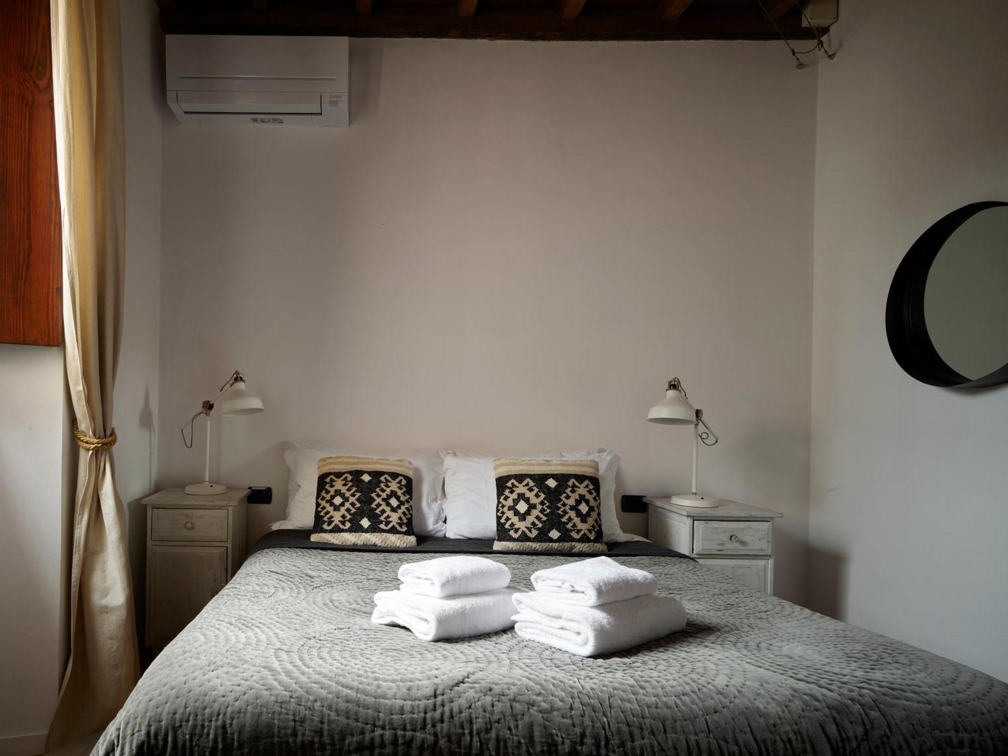 Apartment One Of A Kind Near The Duomo W/balcony Palace
