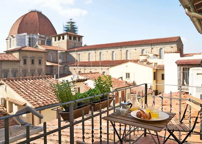 One Of A Kind Near The Duomo W/Balcony Palace Apt